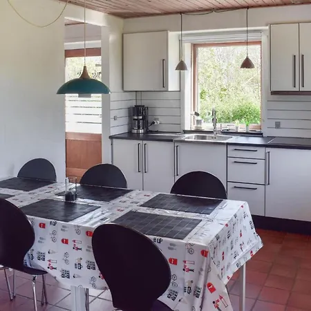 Hébergement de vacances Four-bedroom In Tranekar *