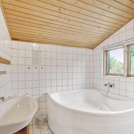 4 Bedroom Beautiful Home In Tranekaer Tranekær