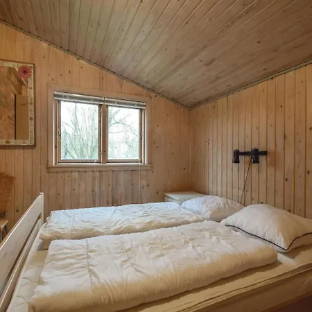 4 Bedroom Beautiful Home In Tranekaer *