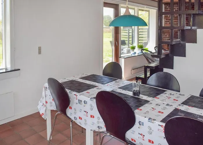 Сasa de vacaciones Four-bedroom In Tranekar